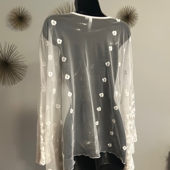 Elegant Sheer White Floral Kimono - Picture 4 of 6